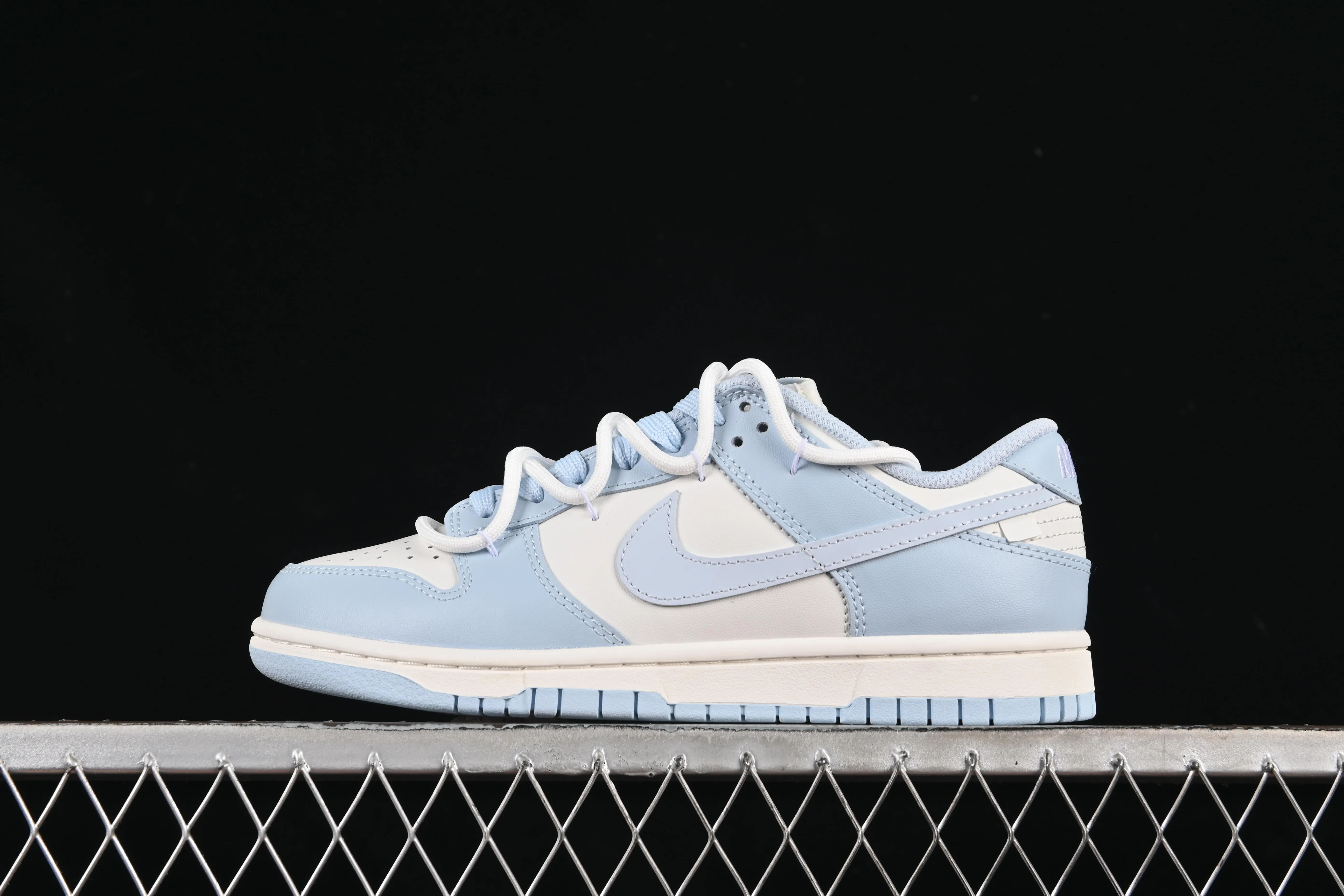 All Categories Nk SB Dunk Series Nk SB Dunk Low High-end Customized Low-top Shoes Nike SB Dunk Low "Just Do It" Straps Anniversary High-end Customized Low-top Casual Shoes BW0510-060